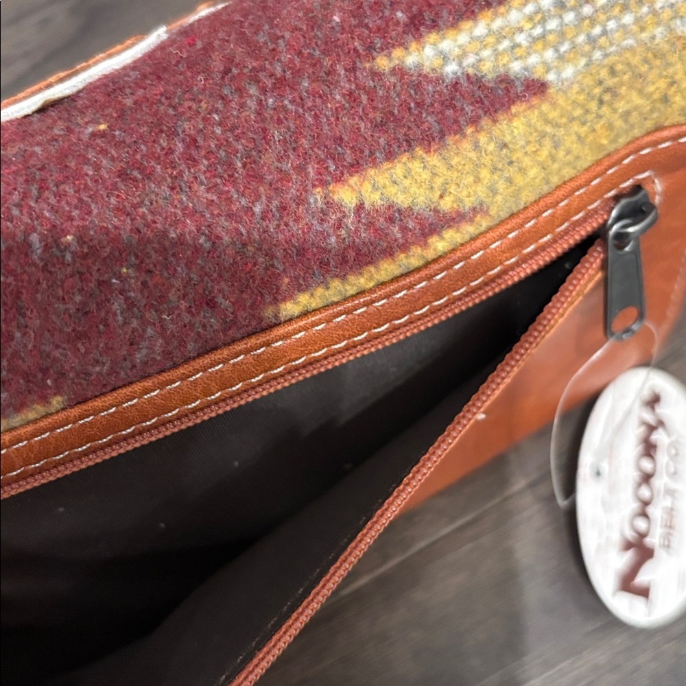 Nocona Embossed Leather Cross Birdie Style Wristlet Southwest Print tri-fold - Picture 5 of 16